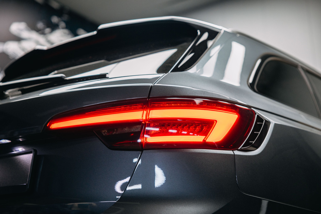 Audi RS4 achterzijde recht