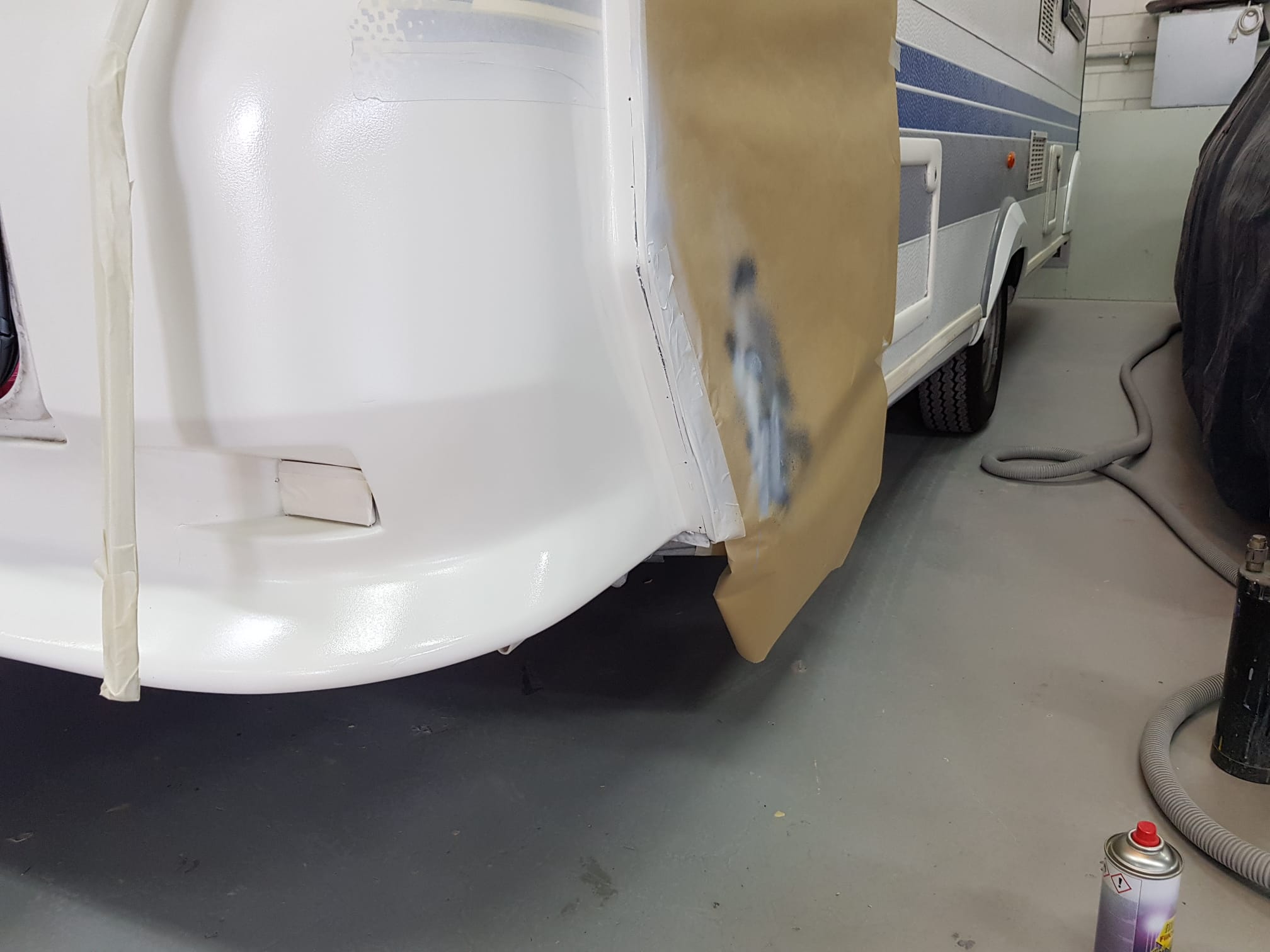 Voor – Fendt caravan zijkant schade