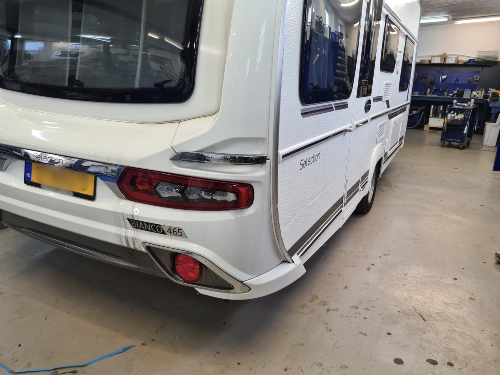 Voor - Fendt caravan tijdens herstel