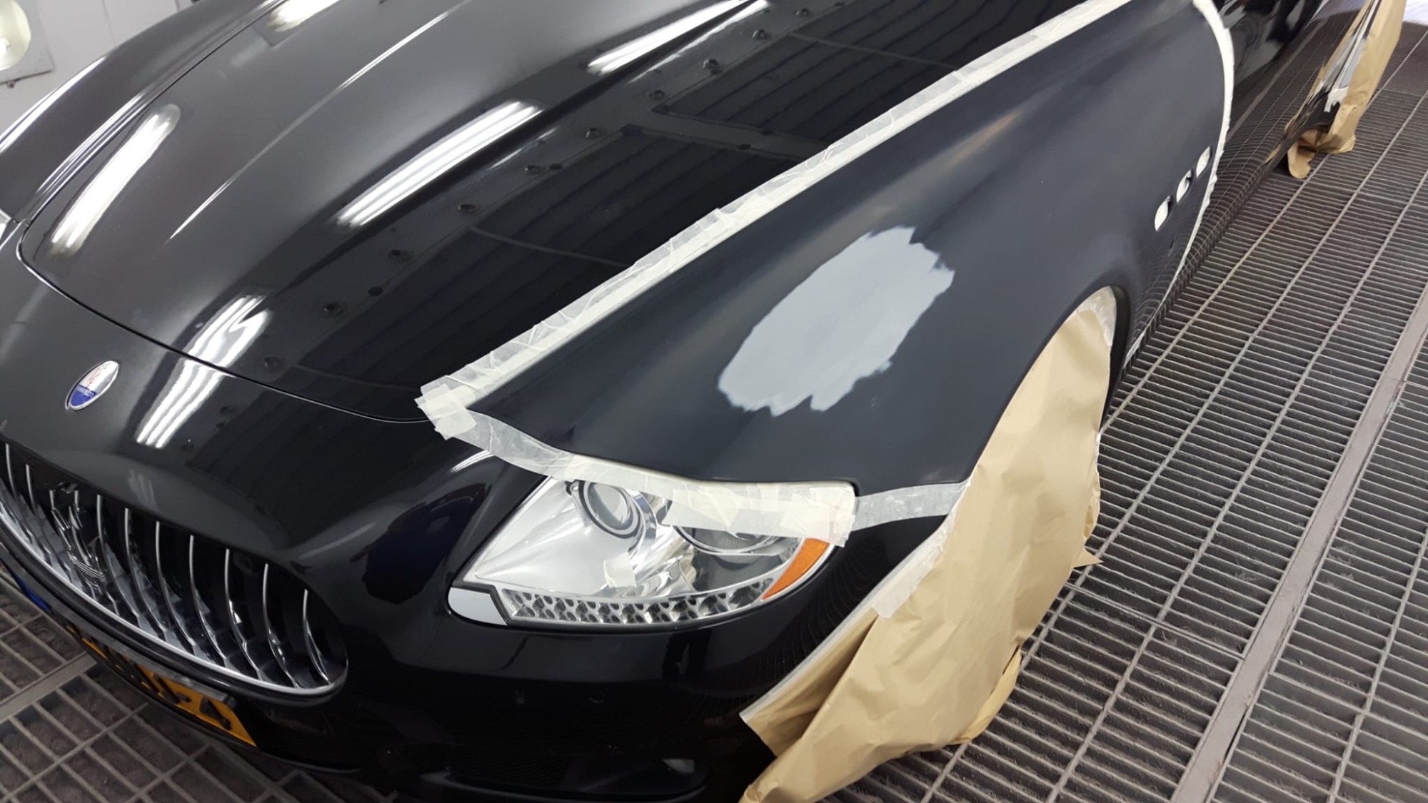 Na – Maserati motorkap gespoten