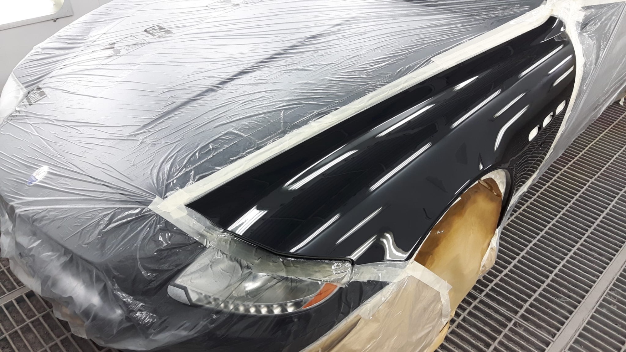 Voor – Maserati motorkap schade